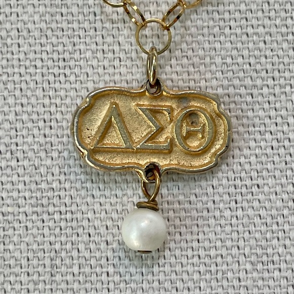 Delta Sigma Theta CERESE D Necklace - Picture 3 of 4